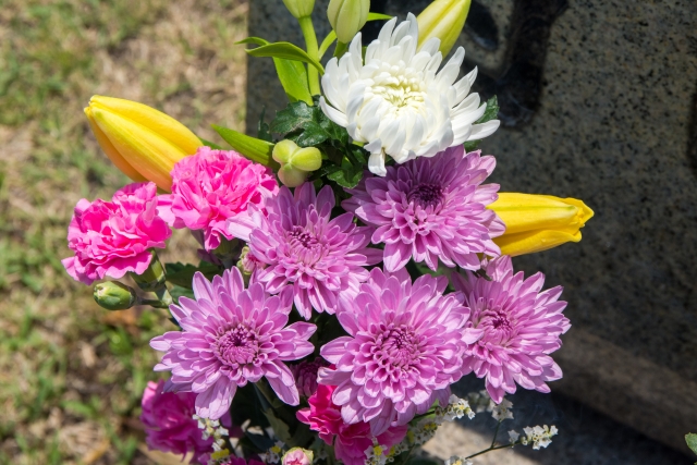 お墓参りの花を前日に準備 値段や相場と注意点を分かりやすく解説 主婦の気になるコト